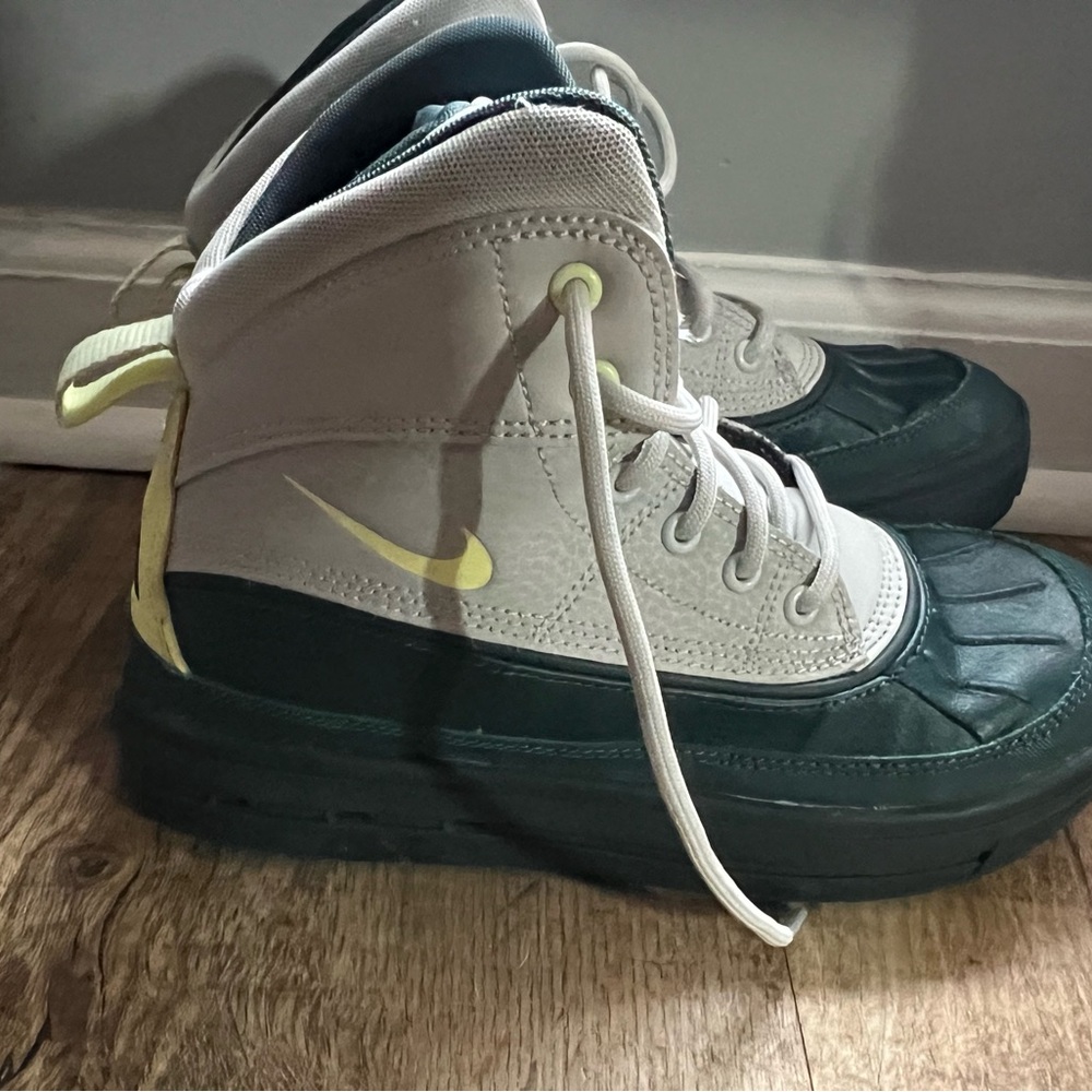 Big Kids Youth Nike Woodside 2 High ACG Boots GS Green Gray